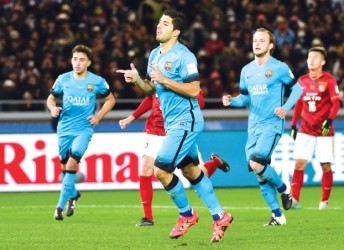 Barcelona forward Luis Suarez (C) celebrates his goal against Guangzhou Evergrande during their Club World Cup semi-final football match in Yokohama on December 17, 2015.  AFP PHOTO / KAZUHIRO NOGI