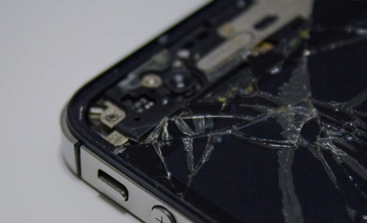 أيضًا بالالتواء والانحناء ، حيث يمكن أن يؤثر كل هذا على التركيب الكيميائي للبطارية ، والذي بدوره يمكن أن يسبب تهديدات م - زاجل نيوز