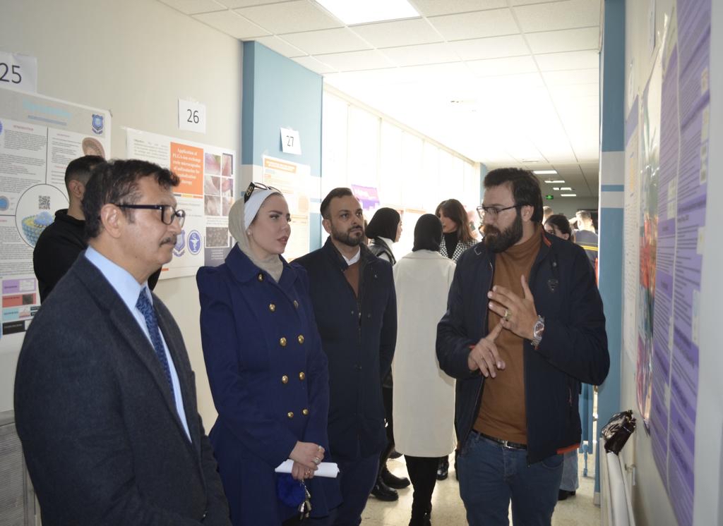 معرض الملصقات العلمية لطلبة الدراسات العليا بصيدلة عمان الاهلية 3 - زاجل نيوز