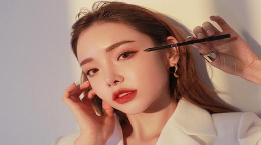 المكياج كوري لتكبير العين