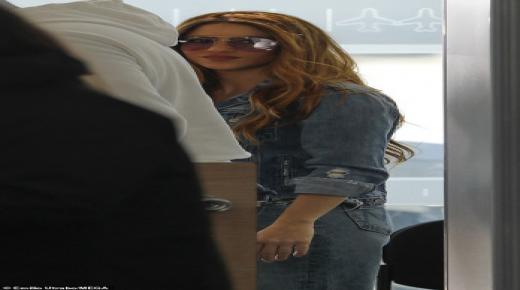 شاكيرا تودع برشلونة بغضب