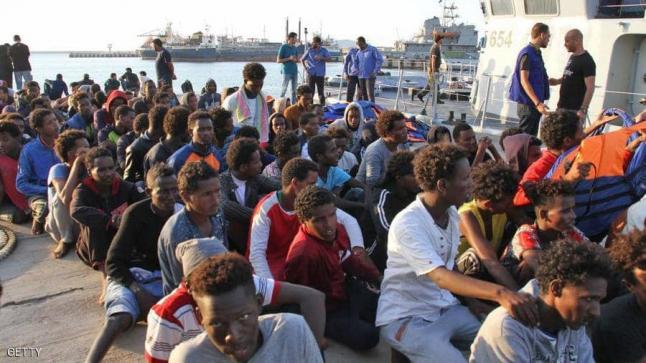 إصابة عشرات المهاجرين بعد “قمع” احتجاجهم في ليبيا