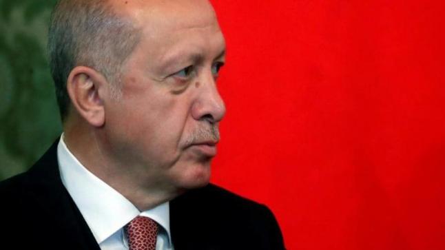 بعد أن فقدت الليرة التركية ثلث قيمتها “أردوغان يطيح بمحافظ البنك المركزي”