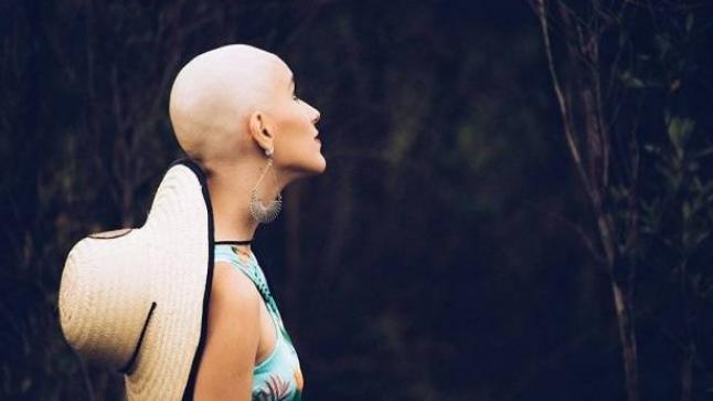 معاقبة فتاة بريطانية لتبرعها بشعرها لمرضى السرطان