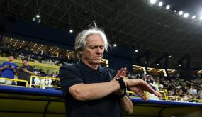 المدرب جيسوس يقرر مغادرة نادي النصر السعودي