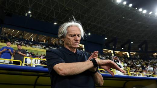 المدرب جيسوس يقرر مغادرة نادي النصر السعودي