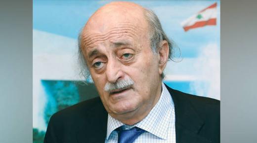 تحركات مكوكية لجنبلاط تخرق الجمود السياسي في لبنان