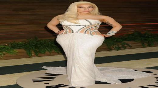 نجمة “الإطلالات الكارثية” تقلب الموازين في 2015!