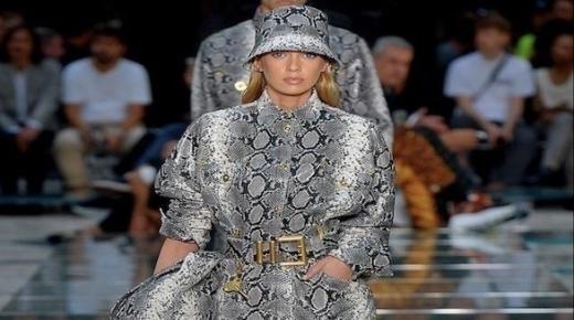 أزياء نقوش جلد الأفعى..