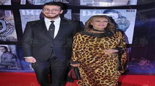 سعد المجرد يهدي جائزة “الدير جيست” لوالدته