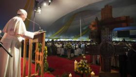 البابا يحذر من كارثة إذا فشل مؤتمر باريس للمناخ في مواجهة الاحترار العالمي