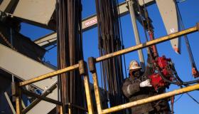 منصات حفر النفط الأميركي لأقل مستوى في 5 سنوات