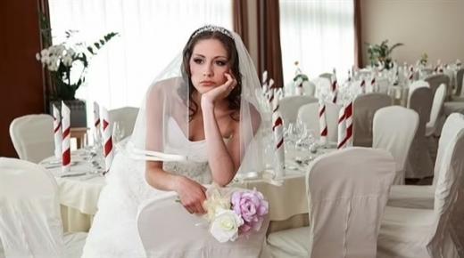 تمنع والديها وشقيقها من حضور زفافها بسبب كلب
