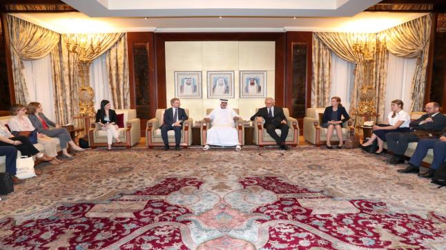 نهيان بن مبارك يستقبل وفد فريق الاتحاد الأوروبي العامل لمنطقة الخليج والشرق الأوسط