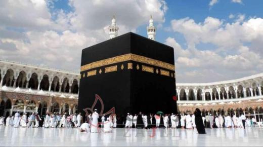 بماء زمزم والورد.. غسلت الكعبة المشرفة