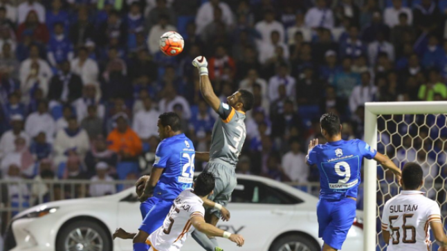 هدف إدواردو يبعد الهلال في الصدارة