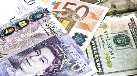 الإسترليني يستقر أمام الدولار ويحقق مكاسب محدودة مقابل اليورو