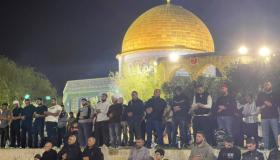 سبعون ألف مصل يؤدون صلاتي العشاء والتراويح في الأقصى