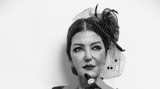 سميرة سعيد فى إطلالة جديدة بأحدث جلسة تصوير بالأبيض والأسود