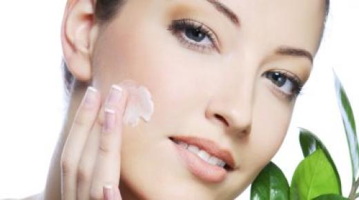 مجموعة من الوصفات الطبيعية للعناية بالجسم.