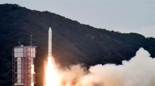 اليابان تأمر صاروخا بالتدمير الذاتي بعد فشل إطلاقه