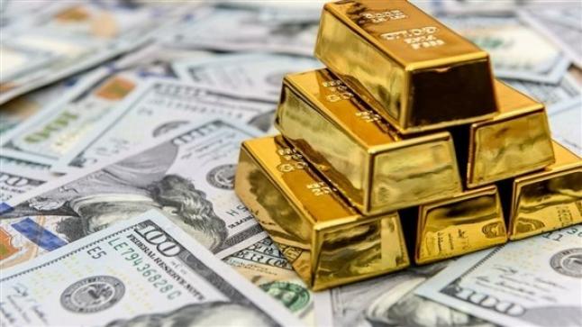 أسعار الذهب تتراجع مع ارتفاع الدولار ومخاوف رفع الفائدة