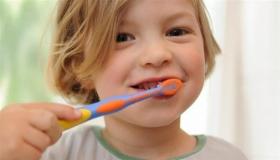 احذر هذه المادة في معجون أسنان الأطفال