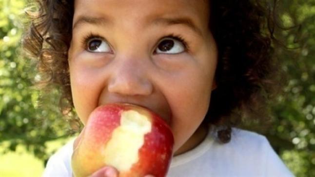 الأطفال يفضّلون مذاق الأطعمة الطبيعية على المصنّعة