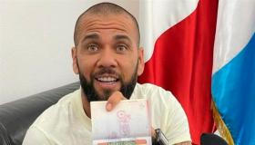 داني ألفيش يحصل على تأشيرة عمل في المكسيك