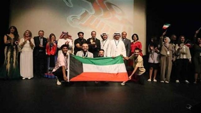 العرض الكويتي “أناركيا” يفوز بجائزة مهرجان ليالي المسرح الحر