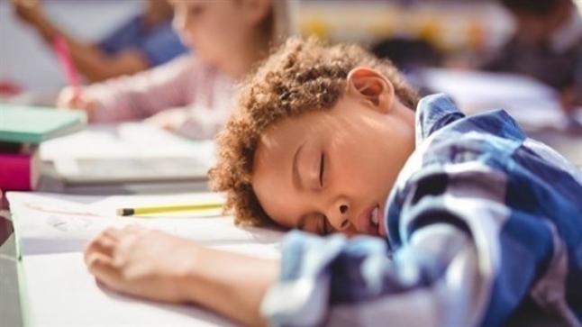 نقص النوم في المرحلة الابتدائية يؤثر على نمو الدماغ