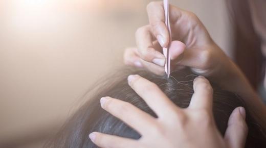 لهذا السبب تجنب نزع الشعر الرمادي