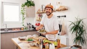 خبير: أكثر الطرق فعالية للتقليل من هدر الطعام