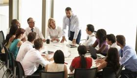 كيف يتعامل المرء مع الملاحظات التي يتم توجيهها له في العمل؟