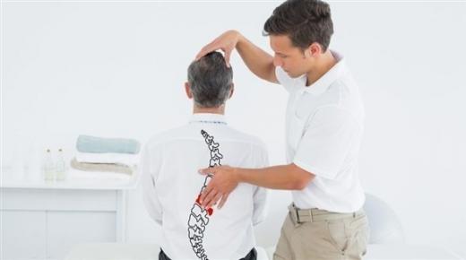 التقويم.. علاج لأنواع الجنف الطفيفة