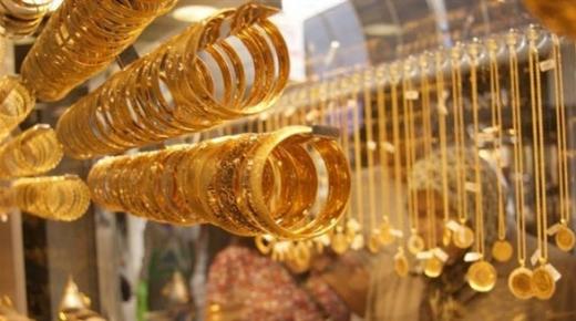 الذهب يتراجع وسط إشارات بشأن رفع الفائدة الأمريكية