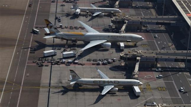 مطارات أبوظبي توقع اتفاقية لتعزيز الخدمات للمسافرين