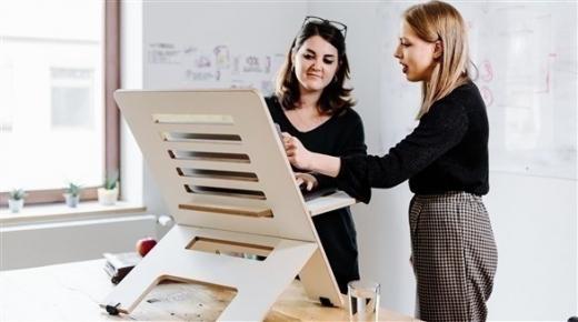 فوائد صحية ونفسية لتقليل الجلوس أثناء العمل