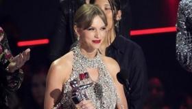 تايلور سويفت تحصد أكبر جائزة في حفل الأغاني المصورة