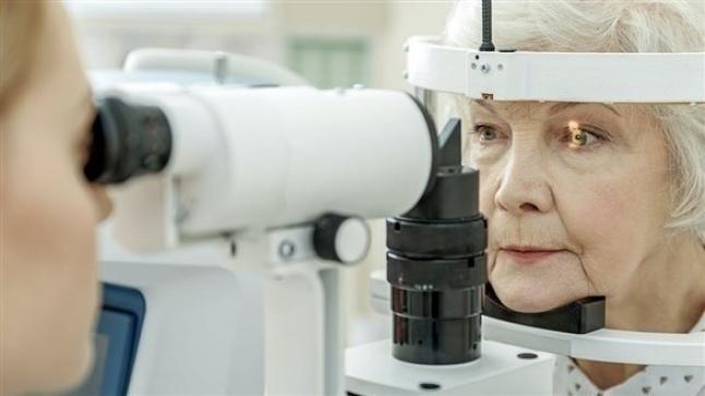 تطوير علاج غير جراحي للمياه البيضاء في العين