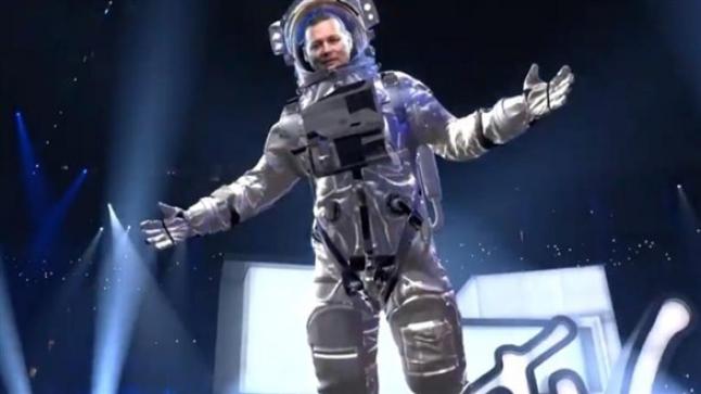 جوني ديب “رائد فضاء” بالهولوغرام في حفل جوائز MTV