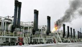 أسعار النفط تتجه لإنهاء أسبوع قرب أدنى مستوياتها منذ أشهر