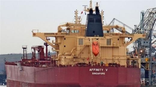 جنوح سفينة في قناة السويس بعد عطل فني