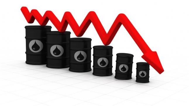 أسعار النفط تتراجع إلى أدنى مستوى في 7 أشهر