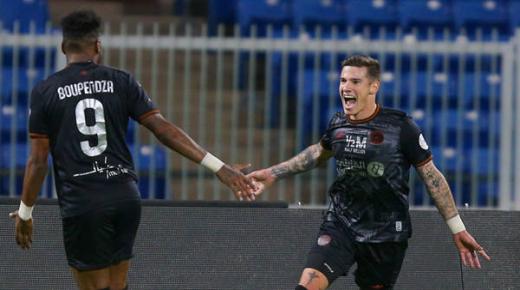 الشباب يعتلي صدارة الدوري السعودي