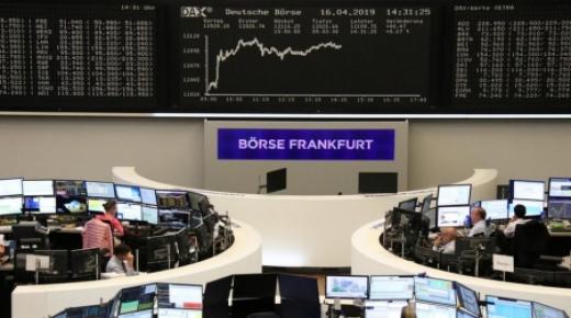 أسهم أوروبا تنزل من أعلى مستوى في 8 أشهر