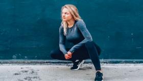 فتاة تزاول 23 عملاً وهي في سن 23