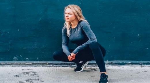 فتاة تزاول 23 عملاً وهي في سن 23