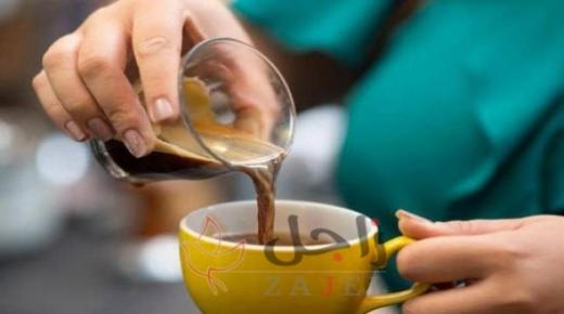 تعويض لمن تسقط عليه قهوة في الطائرة