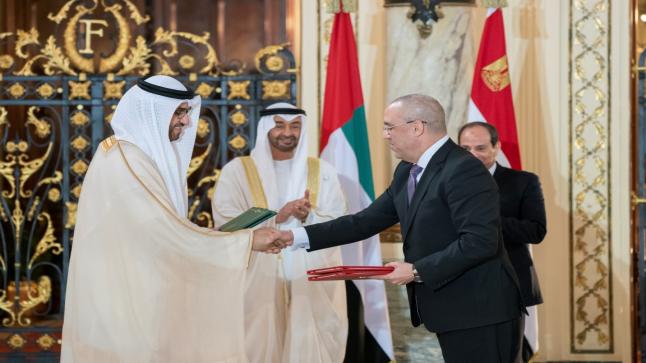 محمد بن زايد و الرئيس المصري يشهدان توقيع عدد من مذكرات التفاهم بين البلدين